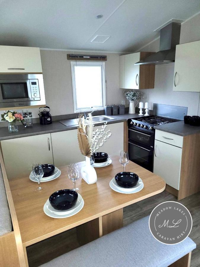 Palm Grove 181- Golden Palm - Pet Friendly, Wifi, Central Heating, Bed Linen - Meadow Lakes Caravan & Lodge Hire Chapel Saint Leonards Luaran gambar